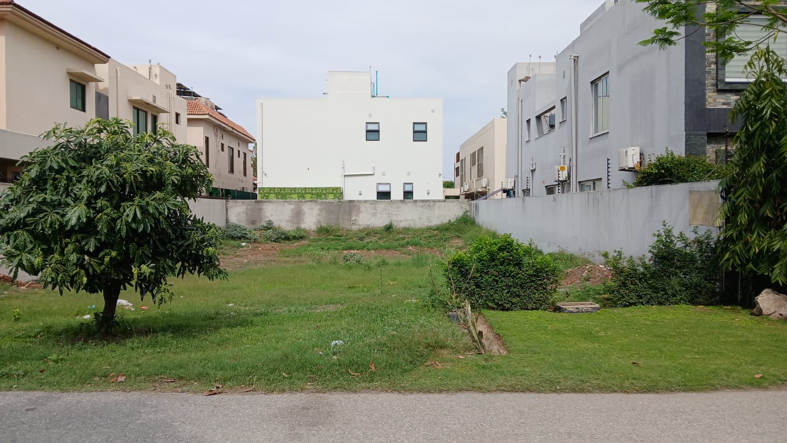 Unique Opportunity ,1 Kanal Plot for sale Situated DHA Phase 7  Plot #  Y 1680