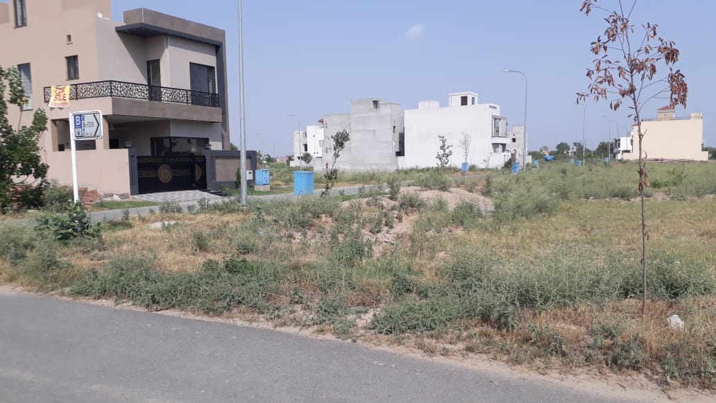 Facing Park  10 Marla  Plot Is Available For Sale In Dha phase 8 Plot #  Z4 625