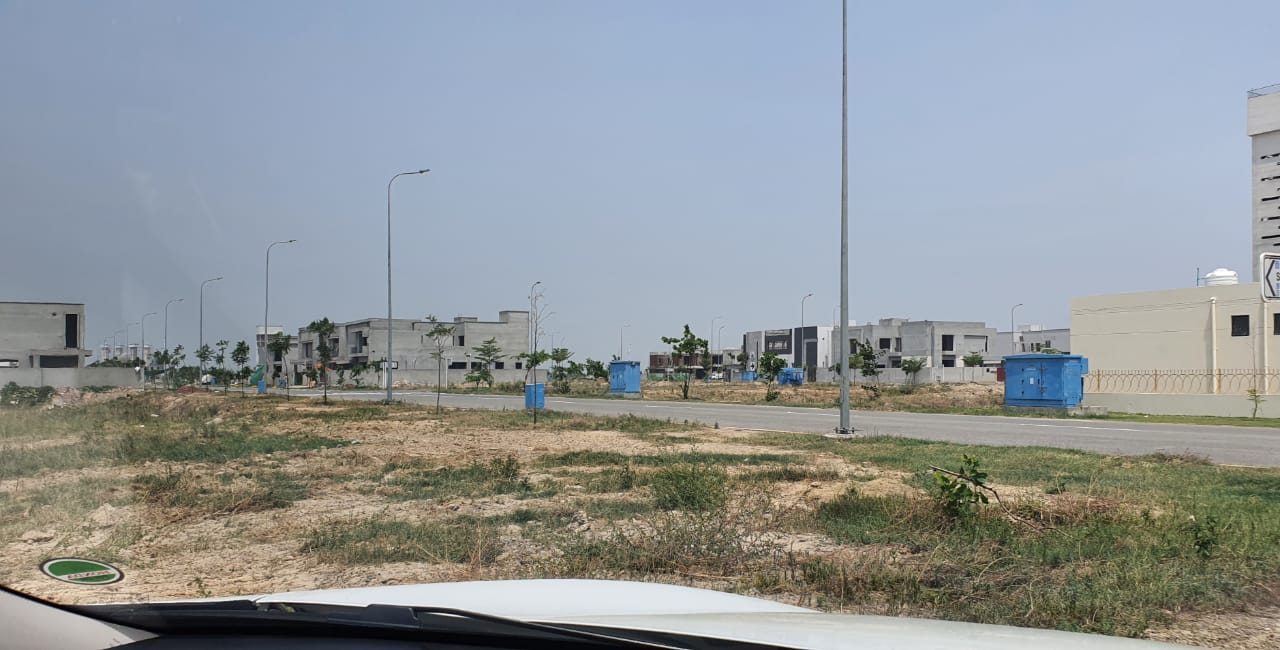 Unique Opportunity , 1 kanal Plot for sale Situated DHA Phase 8  Plot # Z6 324