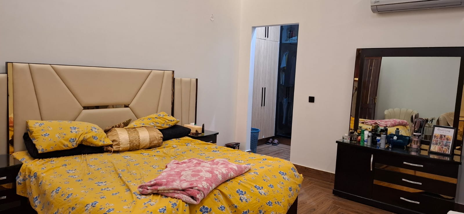 1 Kanal Slightly Used House Available for sale in Bankers Avenue Cooperative Housing
