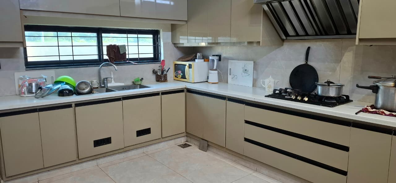 1 Kanal Slightly Used House Available for sale in Bankers Avenue Cooperative Housing