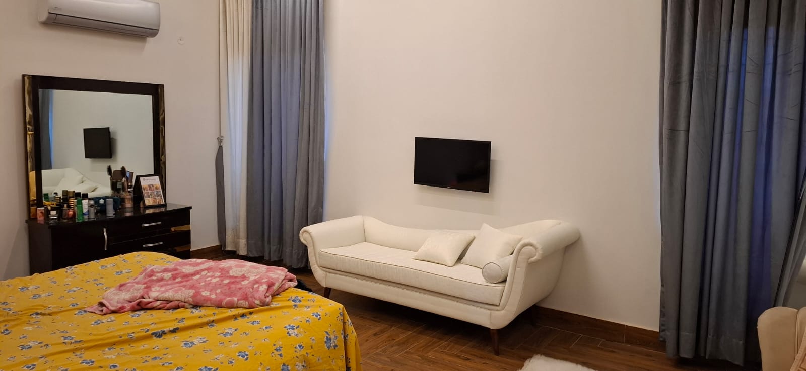 1 Kanal Slightly Used House Available for sale in Bankers Avenue Cooperative Housing