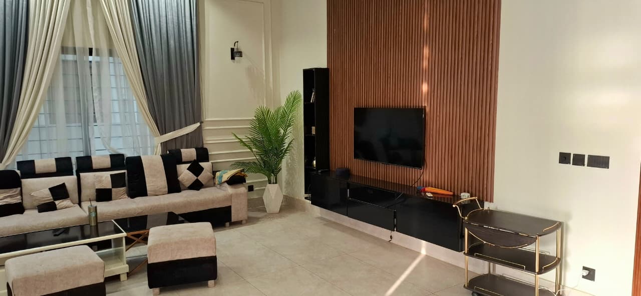 1 Kanal Slightly Used House Available for sale in Bankers Avenue Cooperative Housing