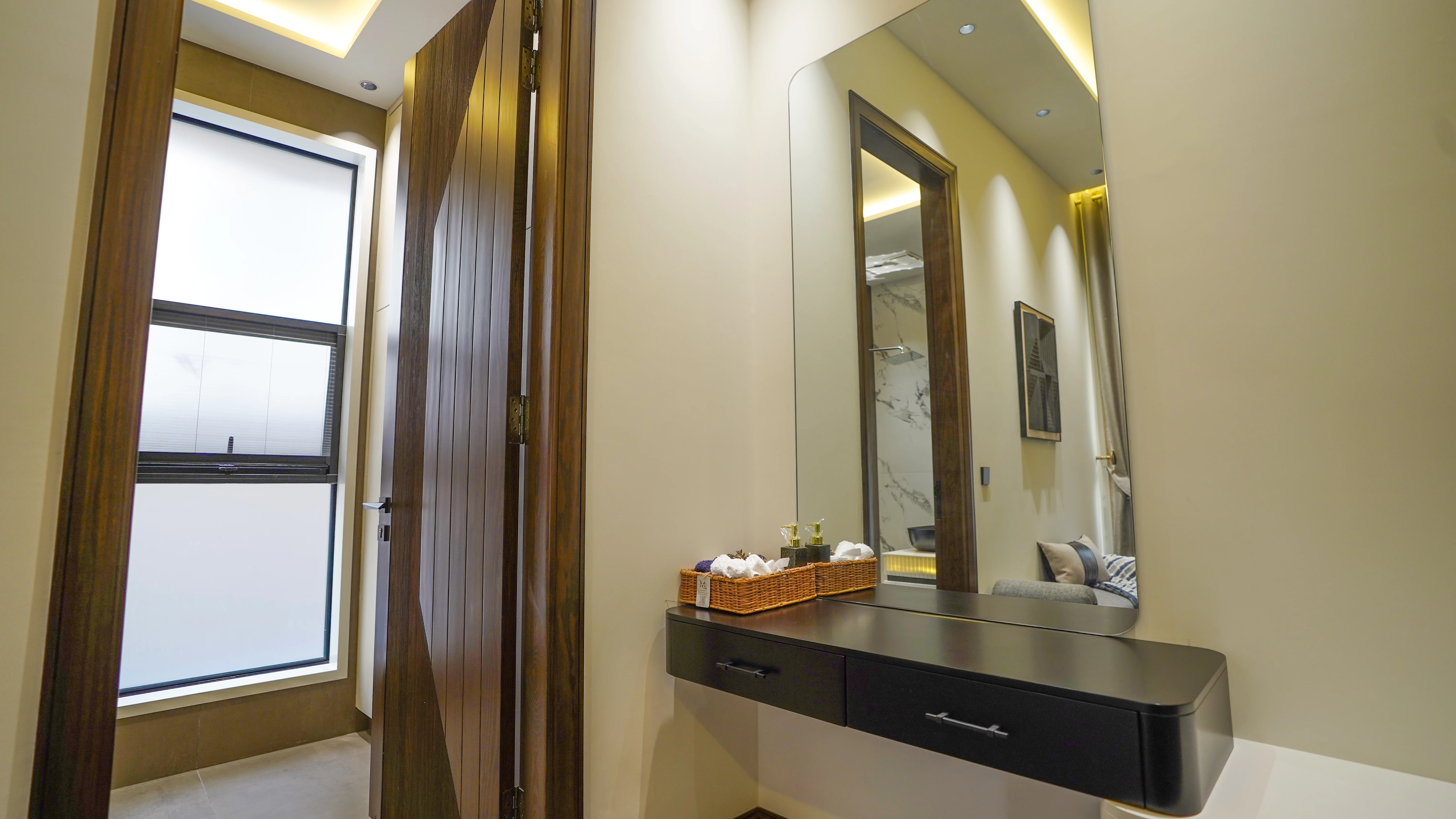 1 Kanal Fully Furnished House for Sale in DHA Phase 6, Lahore.