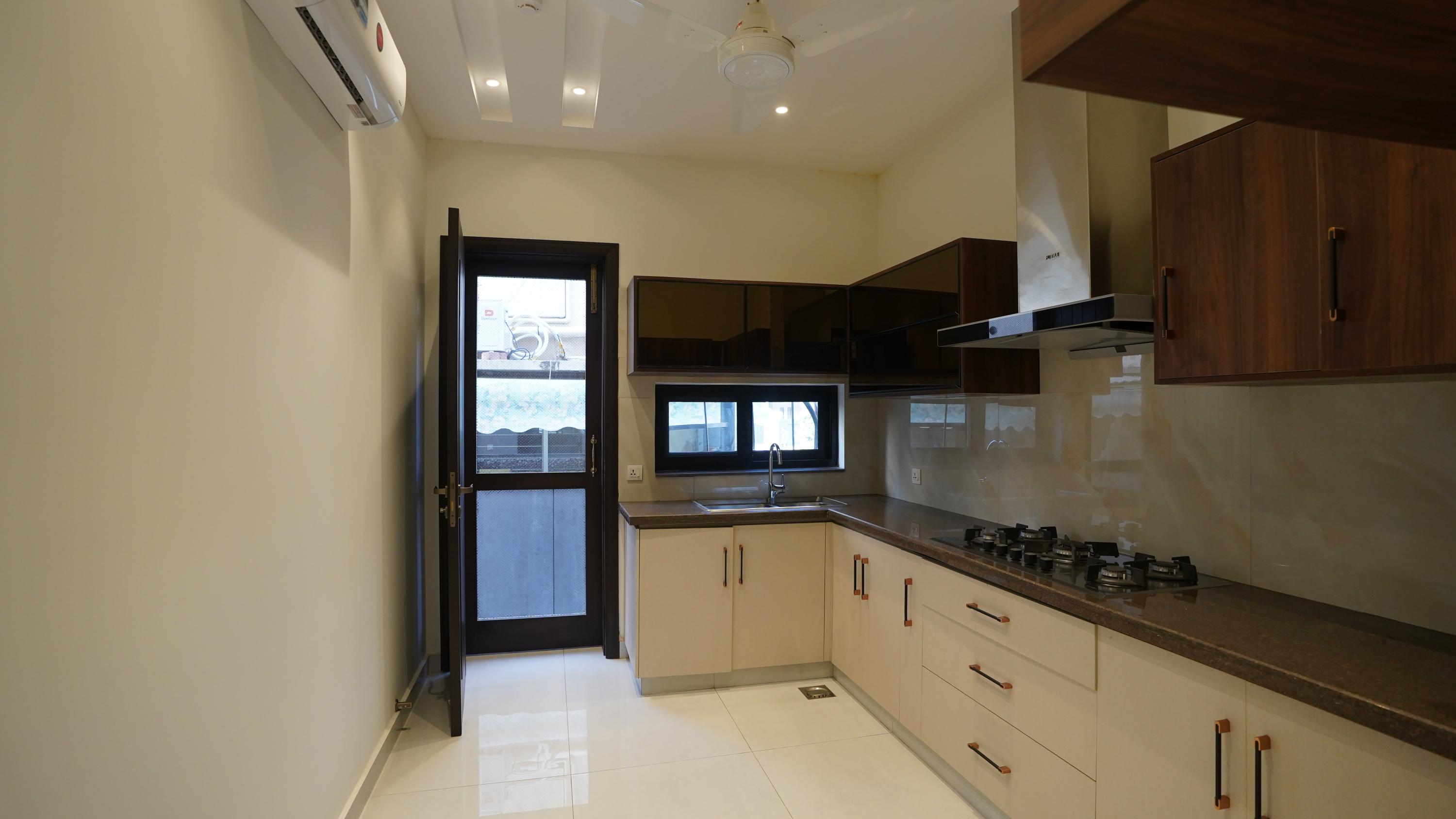 10 MARLA ELEGANT AND FULLY MAINTAINED SUPER HOT LOCATED BUNGALOW IS AVAILABLE IN THE BEST BLOCK OF DHA PHASE 1 LAHORE.