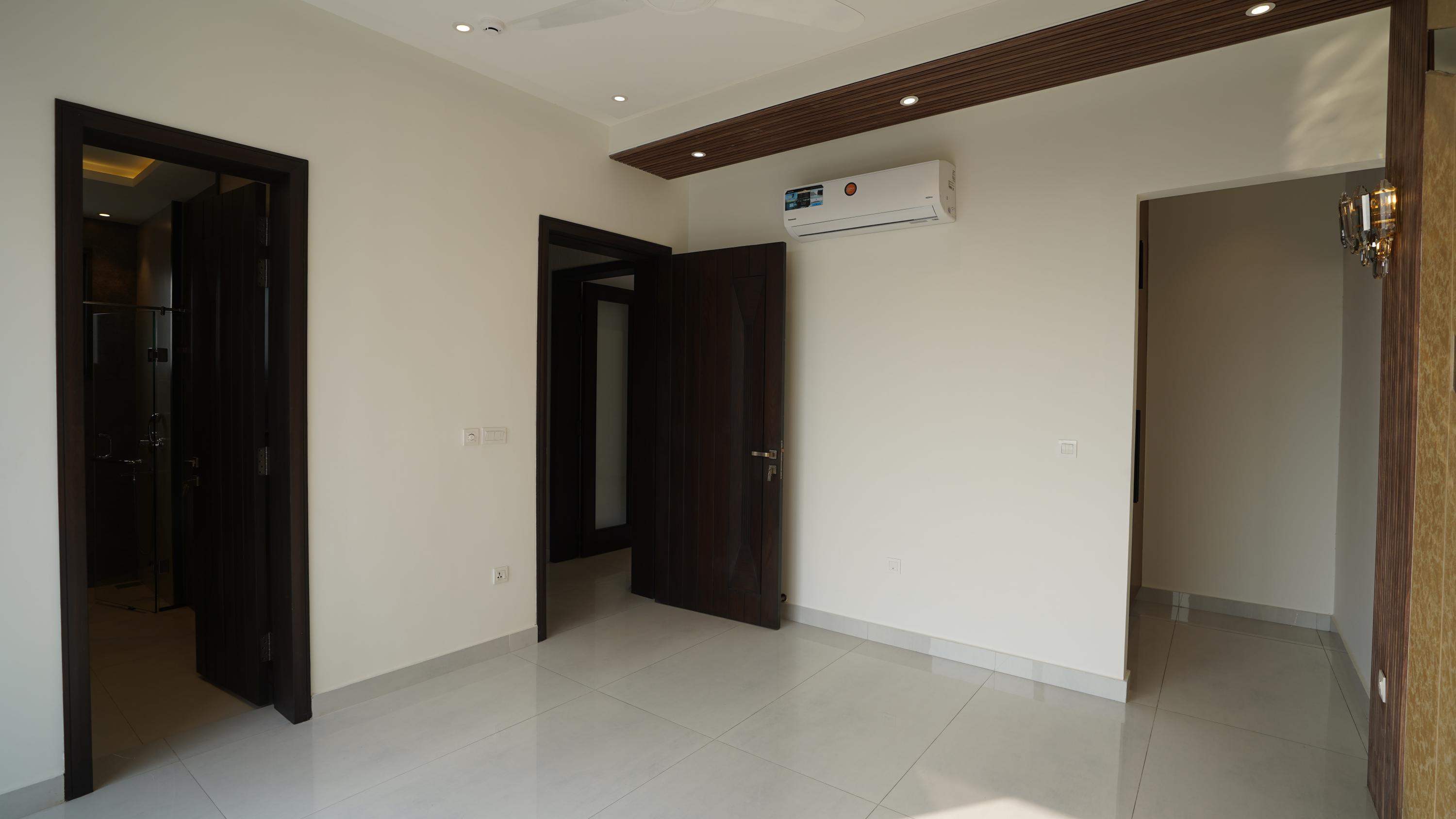 10 MARLA ELEGANT AND FULLY MAINTAINED SUPER HOT LOCATED BUNGALOW IS AVAILABLE IN THE BEST BLOCK OF DHA PHASE 1 LAHORE.