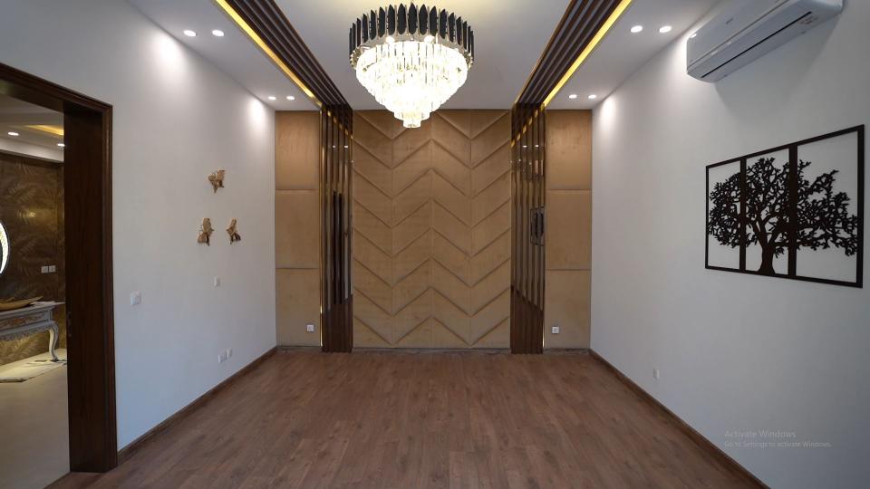 20 MARLA ELEGANT AND FULLY MAINTAINED SUPER HOT LOCATED BUNGALOW FOR SALE  BLOCK  B  OF DHA PHASE 6 LAHORE.
