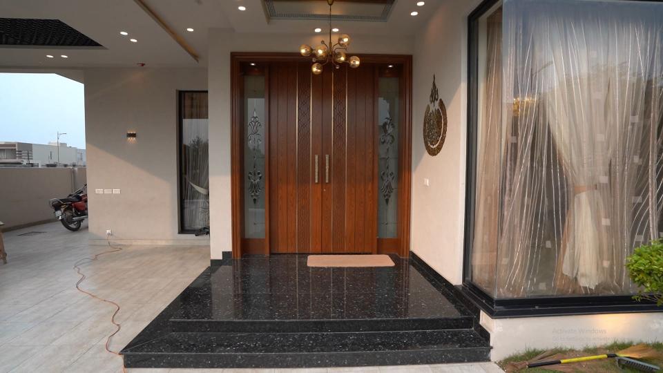 20 MARLA ELEGANT AND FULLY MAINTAINED SUPER HOT LOCATED BUNGALOW FOR SALE  BLOCK  B  OF DHA PHASE 6 LAHORE.