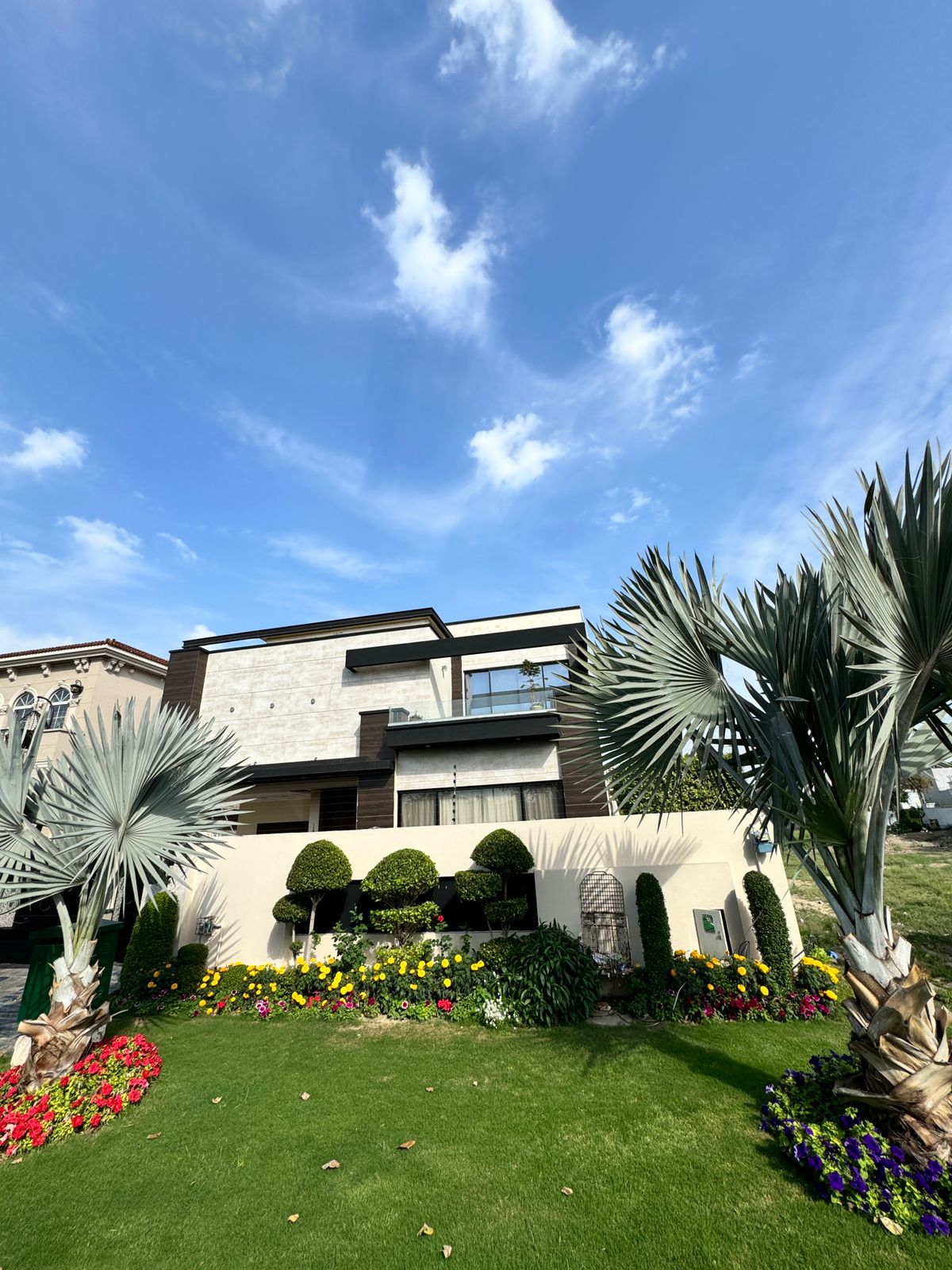 1 KANAL FULLY FURNISHED ULTRA MODERN LUXURY BUNGALOW AVAILABLE FOR SALE OF DHA PHASE 6 M Block