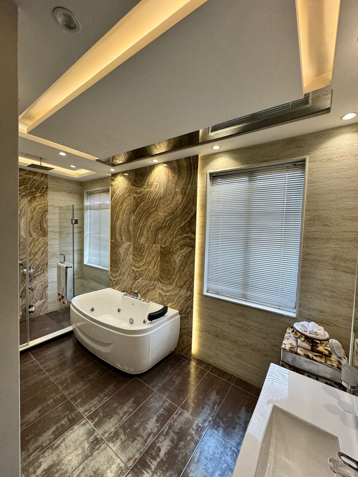 1 KANAL FULLY FURNISHED ULTRA MODERN LUXURY BUNGALOW AVAILABLE FOR SALE OF DHA PHASE 6 M Block